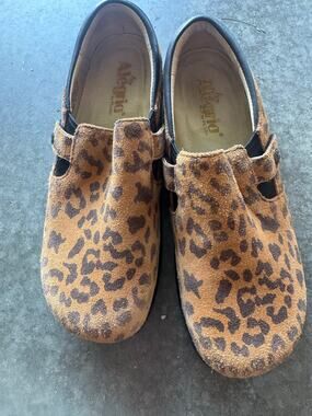 Alegria Leopard Suede Slip-On Clog Comfort Shoes Sz 37 Wide